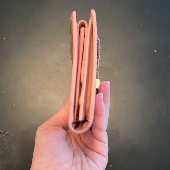 Auth vintage Gucci wallet - Picture 8 of 13